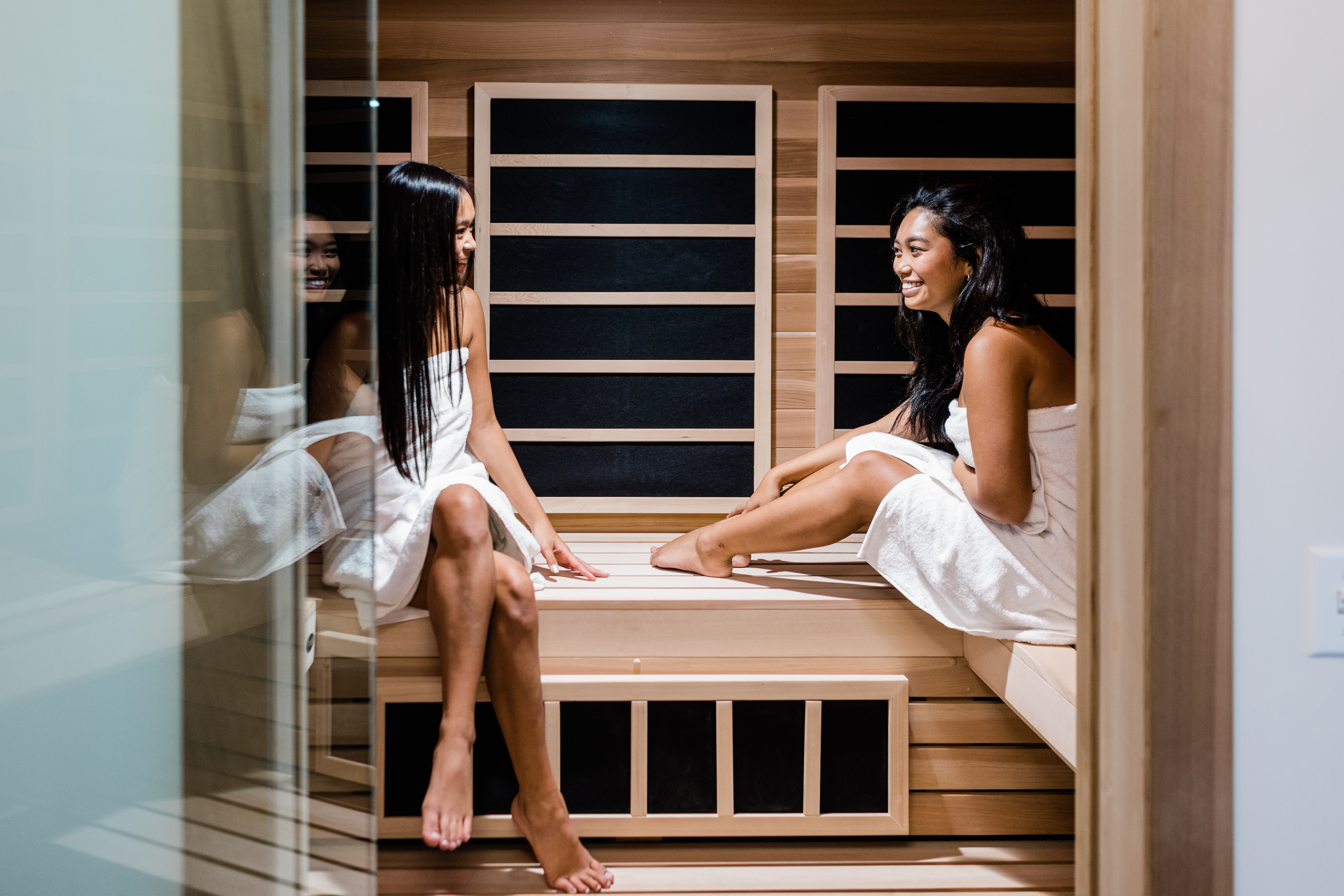 2 girls in sauna