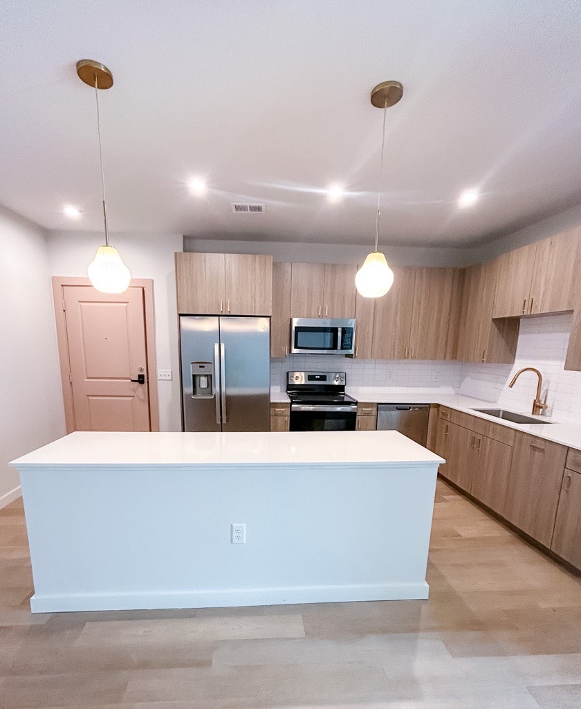 Image of the kitchen in Sweetwater apartments.